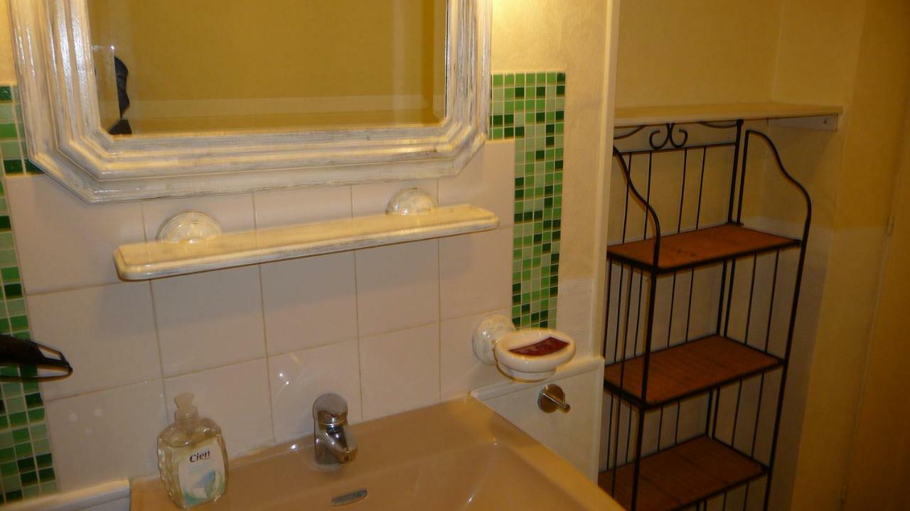 La Bonbonniere Apartment *